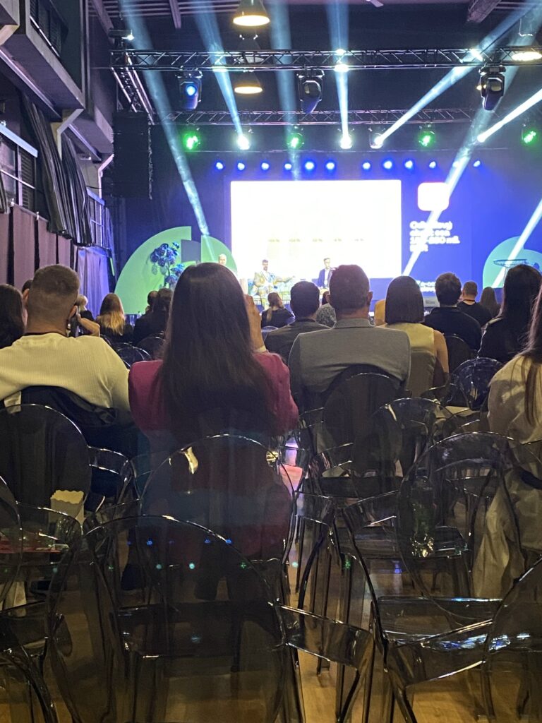 konferencia upterdam